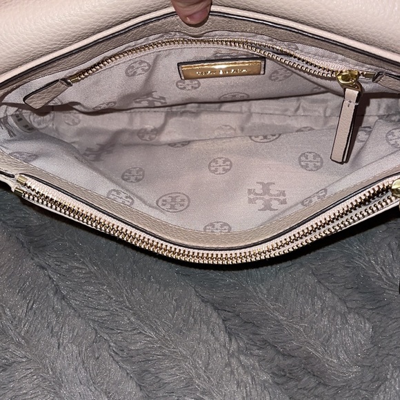 Beautiful Blush Pink Tory Burch Crossbody!! - Picture 5 of 8